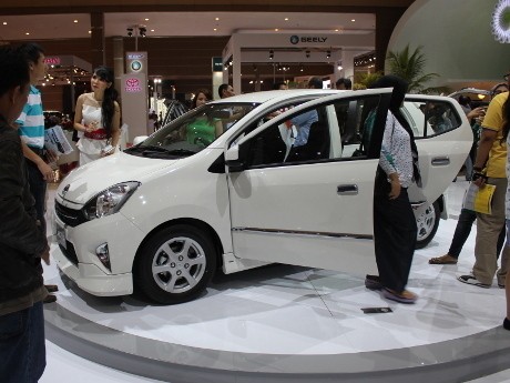 Penjualan Mobil Murah Agya Sudah Menyalip Innova