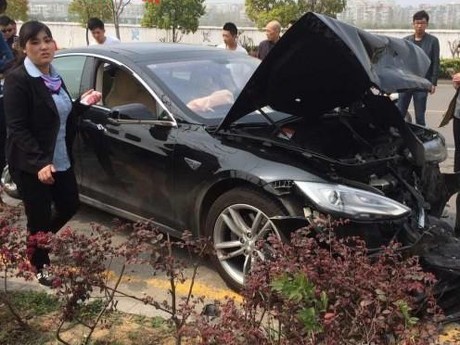 Dipakai Test Drive, Mobil Listrik Ini Malah Ringsek