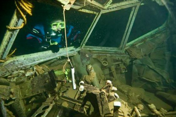 Bangkai Mobil Hingga Pesawat Ada di Dasar Danau AS Ini