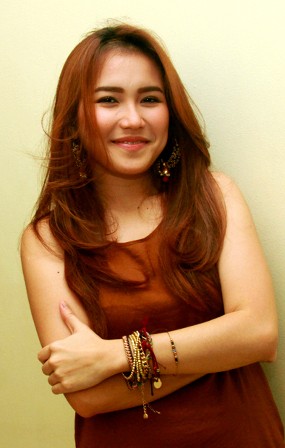 Ayu Ting Ting Beli Alphard Agar Anggota Geng Bisa Masuk