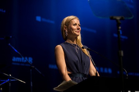 Gwyneth Paltrow Beli Klub Stripper, Untuk Apa?