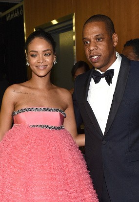 Jay Z Dikabarkan Punya Ponsel Rahasia untuk Hubungi Rihanna