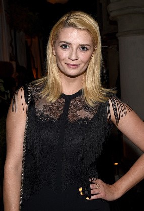 Merasa Dieksploitasi, Mischa Barton Tuntut Sang Ibunda