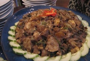 Uenake Rek! Rujak Cingur Segar Berbumbu Melimpah