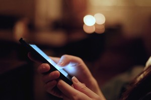 Ponsel Samsung akan Dikendalikan dengan Kedipan Mata