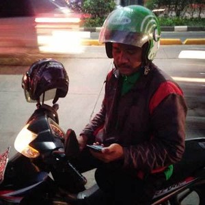 Tukang Ojek Digital Gojek Jelajah Bandung & Surabaya