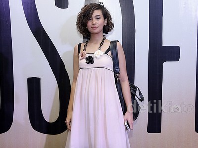 Gaya Ayushita dengan Dress Baby Doll