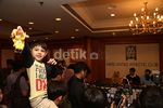 Kedekatan Stuart Collin dan Putra Risty Tagor yang Menggemaskan