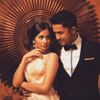 Konsep glamor dipilih sebagai salah satu konsep pre-wedding Sonya dan Hengky. (Instagram/Sonya Fatmala)