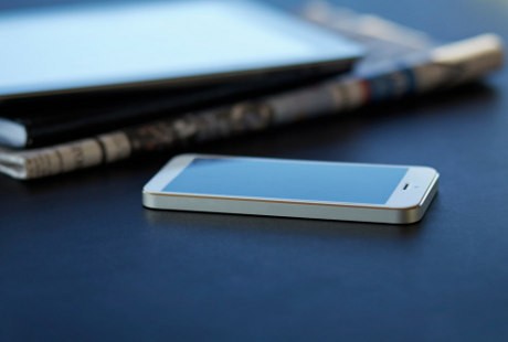 Kena Bipolar, Pria Ini Bagi-bagi iPhone ke Karyawannya