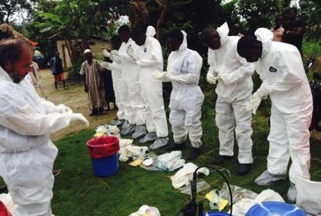 Dianggap Bisa Sebarkan Ebola Melalui Pemakaman Tak Aman, 13 Orang Ditangkap
