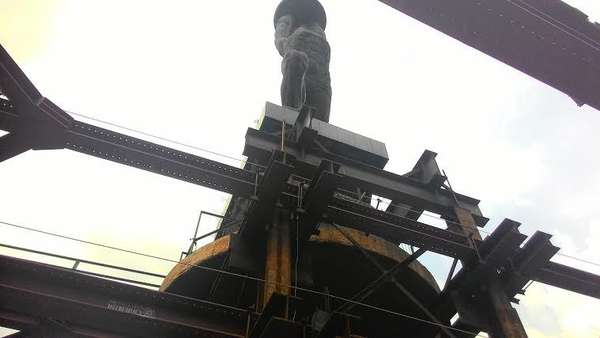 Penampakan Kaki Patung Pemuda yang Dibolongi untuk Markas Bor Raksasa MRT Penampakan Kaki Patung Pemuda yang Dibolongi untuk Markas Bor Raksasa MRT