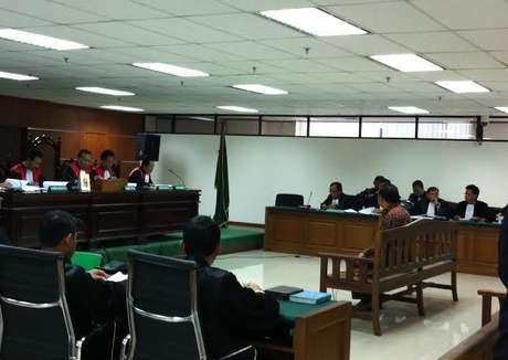 Duit Suap Akil Mochtar Diminta Bonaran Situmeang dari Kliennya