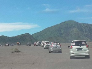 Konvoi Ratusan Ertiga di Bromo Pecahkan Rekor MURI