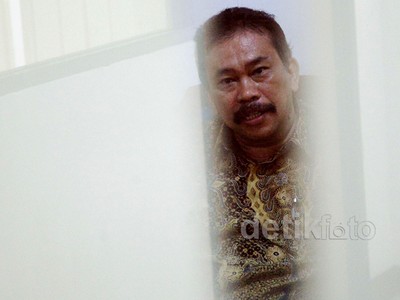 Bonaran Diberhentikan dari Jabatan Bupati Tapteng