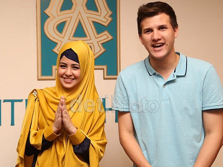 Fakta-fakta Rencana Pernikahan Risty Tagor dan Stuart Collin