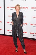 Siapa Lebih Stylish dengan Jumpsuit ini, Cameron Diaz atau Kylie Minogue?