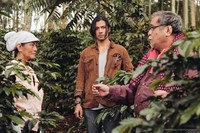 Selain Chicco Jerikho, Rio Dewanto, dan Julie Estelle, nama-nama lain seperti, Slamet Rahardjo, Jajang C. Noer, Tara Basro dan Otig Pakis juga semakin meramaikan film. (Visinema Pictures)