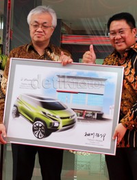 Diler Arista Kalimalang ini dibangun di atas tanah seluas 3000 m2 dengan fasilitas servis reguler dan Mitsubishi Quick Pit yakni pelayanan servis ringan dengan waktu kurang dari 60 menit khusus passenger car, meliputi pemeriksaan secara general seperti pembersihan air filter, penggantian oli kendaraan dan lain-lain.