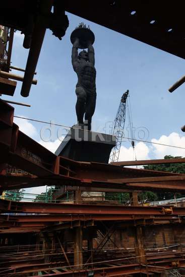 Patung Pemuda yang Melayang Dikembalikan Seperti Semula Setelah MRT Selesai Patung Pemuda yang Melayang Dikembalikan Seperti Semula Setelah MRT Selesai