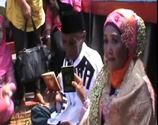 So Sweet! Kakek 90 Tahun di Sibolga Sumut Nikahi Nenek Kekasih Hatinya