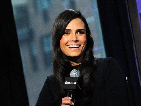 Begini Tipe Pria Seksi Saat Menyetir Menurut Jordana Brewster