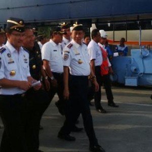 Aksi Ngebut Blusukan Jonan, Cek Crane Pelabuhan Hingga Toilet