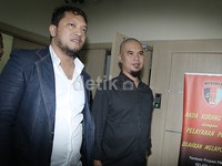 Ia ditemani kuasa hukumnya, Ramdan Alamsyah. Pool/Palevi S/detikFoto.