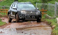 Dengan memiliki ketinggian 210 mm, Renault Duster 4x4 memiliki jarak pijak tertinggi di kelasnya sehingga mampu melahap seluruh medan.