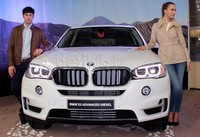 Selain itu, BMW mengklaim X5 xDrive25d yang dirakit di Indonesia menawarkan sebuah kendaraan yang siap memenuhi berbagai kebutuhan yang terus berkembang serta kenikmatan berkendara on-road dan off-road.