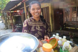 Tak Sembarangan, Mbok Jamu yang Satu Ini Seorang Sarjana Lho