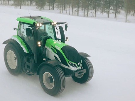 Ini Dia Traktor Tercepat Sejagat