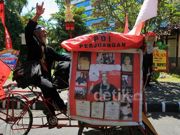 Demi Mega, Sukirman Gowes Becak Surabaya-Denpasar