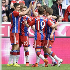 Lewandowski Dua Gol, Bayern Kalahkan Frankfurt 3-0