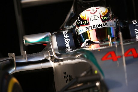 Hamilton Waspadai Ancaman Ferrari