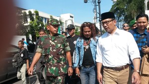 Ridwan Kamil Tunjuk Kang Komar Preman Pensiun Jadi Duta Gotong Royong KAA