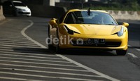 Dihadirkannya tiga model Ferrari itu karena ketiganya banyak diminati oleh konsumen kelas premium di Indonesia. 