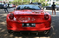     Tapi, potensi pasar juga sangat besar. Lihat saja GDP (Growth Domestic Product) kita yang meningkat. Dan jumlah orang yang pendapatannya meningkat juga banyak, paparnya.      