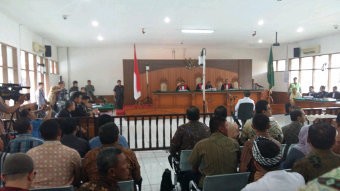 JK Jadi Saksi Meringankan, Pendukung Yance Penuhi PN Tipikor