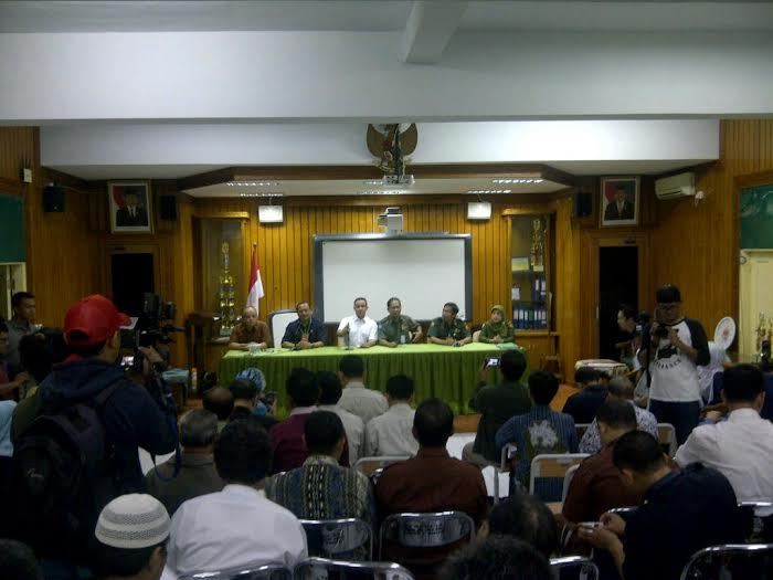 Menteri Anies Tinjau Pembagian Soal UN di SMKN 20