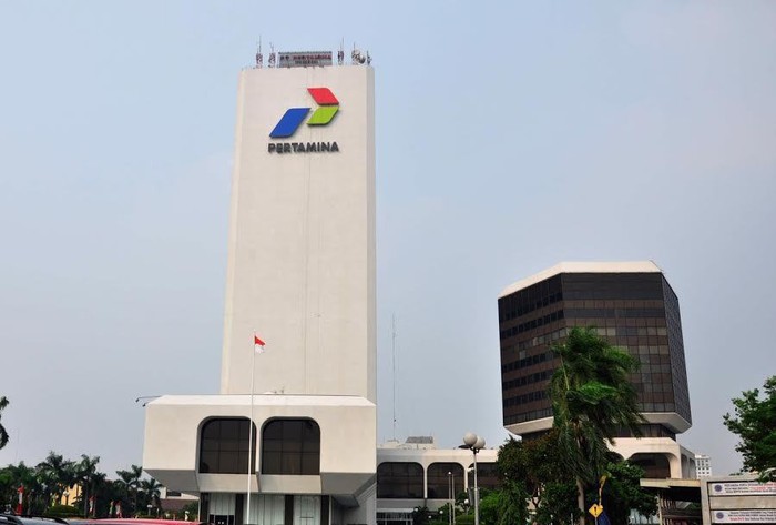 Ingin Saingi Singapura, Jokowi Bebaskan PPN Untuk Kapal Asing yang Beli BBM di RI