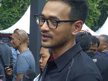 Oka Antara Sedia Vacuum Cleaner dan Lakban di Mobil