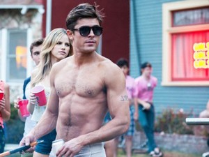 Buka Baju di Film, Zac Efron Kembali Dapat Penghargaan