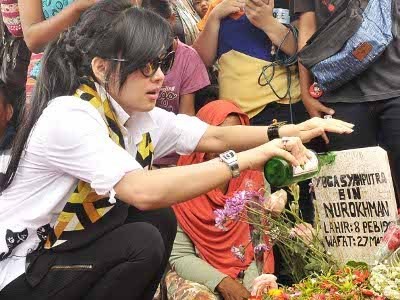 Baru Ziarah ke Makam Olga, Syahrini Kirim Doa dari Jauh