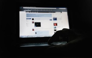 Esek-esek di Media Sosial, Ada Bisyar Asli Ada yang Penipu