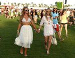 Party Time! Paris dan Nicky Hilton Kompak di Festival Coachella