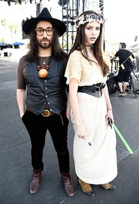 Sean Lennon dan Charlotte Kemp Muhl dari The Ghost of a Saber Tooth Tiger. Frazer Harrison/Getty Images for Coachella/detikFoto.