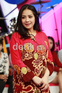 Gigi tampil mengenakan daster. Pool/Gus Mun/detikFoto.