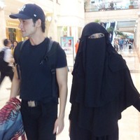 Kabar kedekatannya pertama kali beredar kala Indra mem-posting fotonya bersama sang wanita sekitar sebulan lalu. (Instagram/Indra Bruggman)