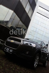     Meskipun bertransmisi otomatis, tapi benar adanya, SUV andalah Chevrolet ini memiliki tenaga dan torsi yang berlimpah. Reno Hastukrisnapati/detikFoto.     